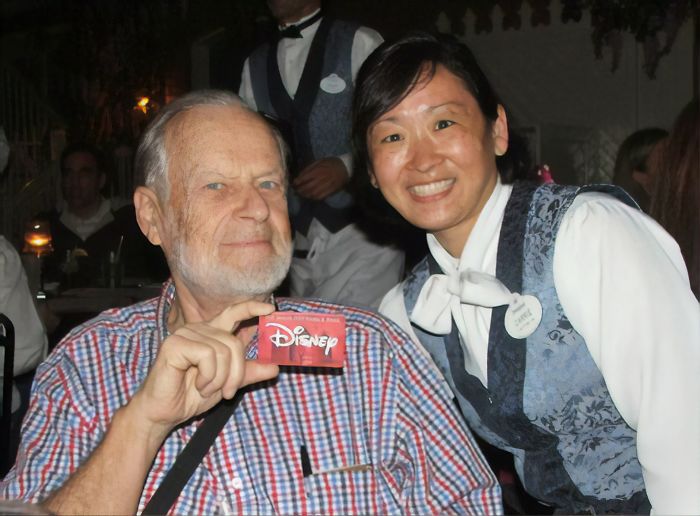 Pengunjung Pertama Disney